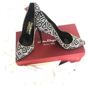 ⭐️Limited Edition ⭐️Ferragamo studded pumps